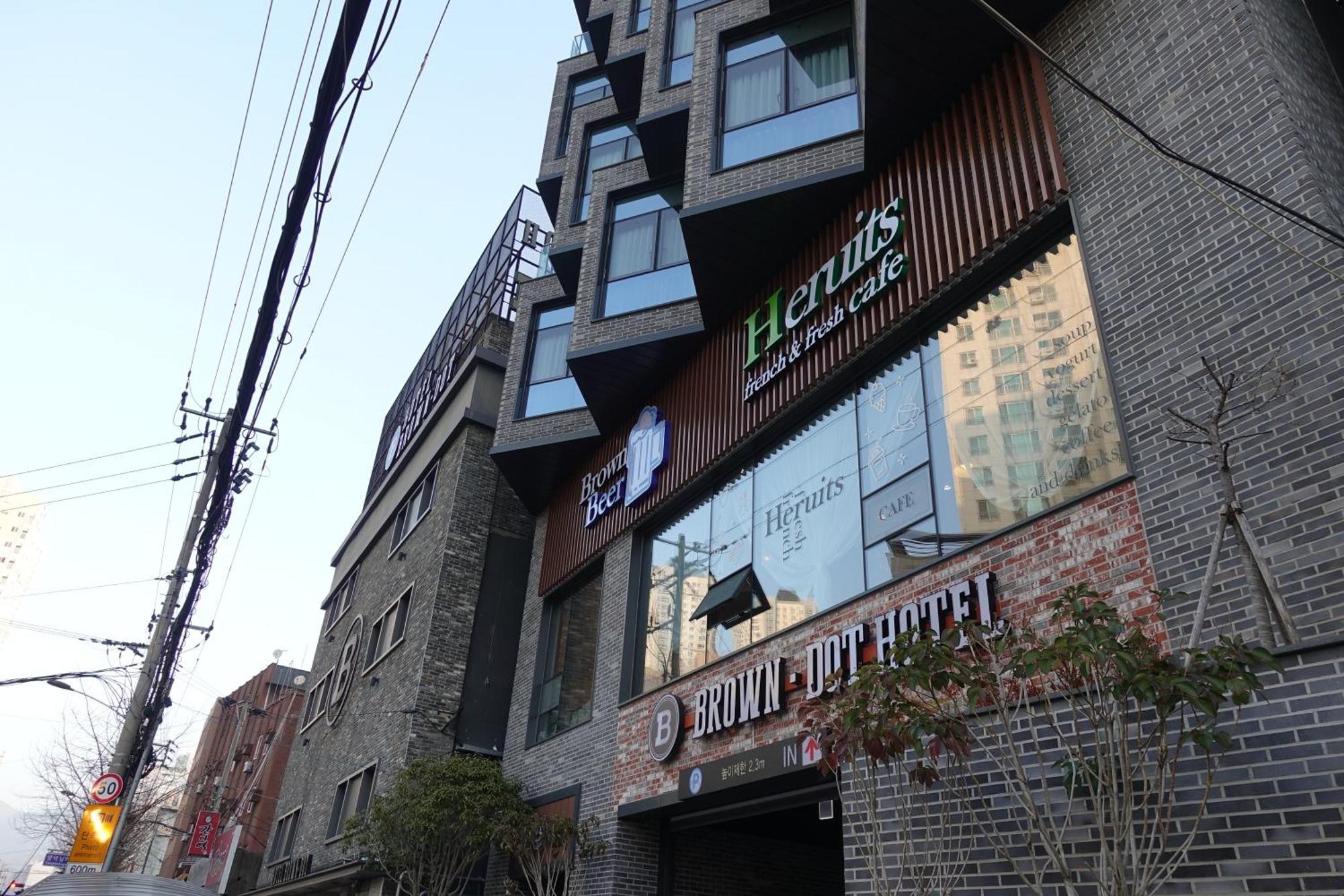 Brown Dot Hotel Changwon Zewnętrze zdjęcie